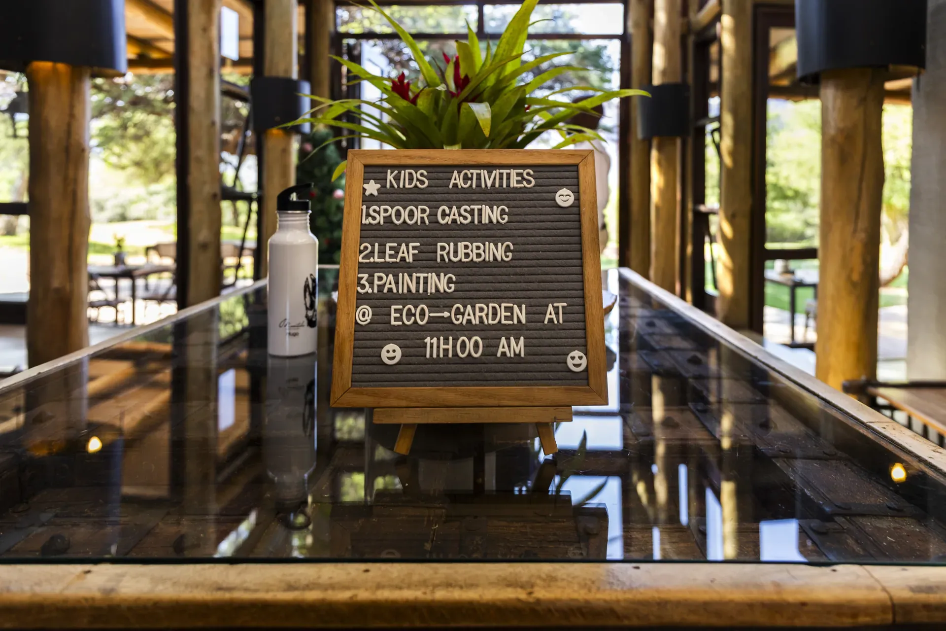 Plaque displaying the daily kids’ program schedule at Marataba.
