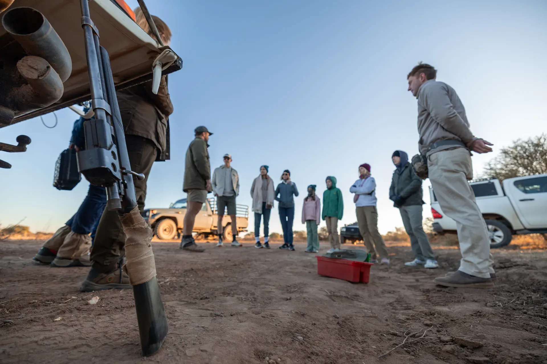 Marataba – Rhino Conservation expert briefing by guides and veterinary professionals.