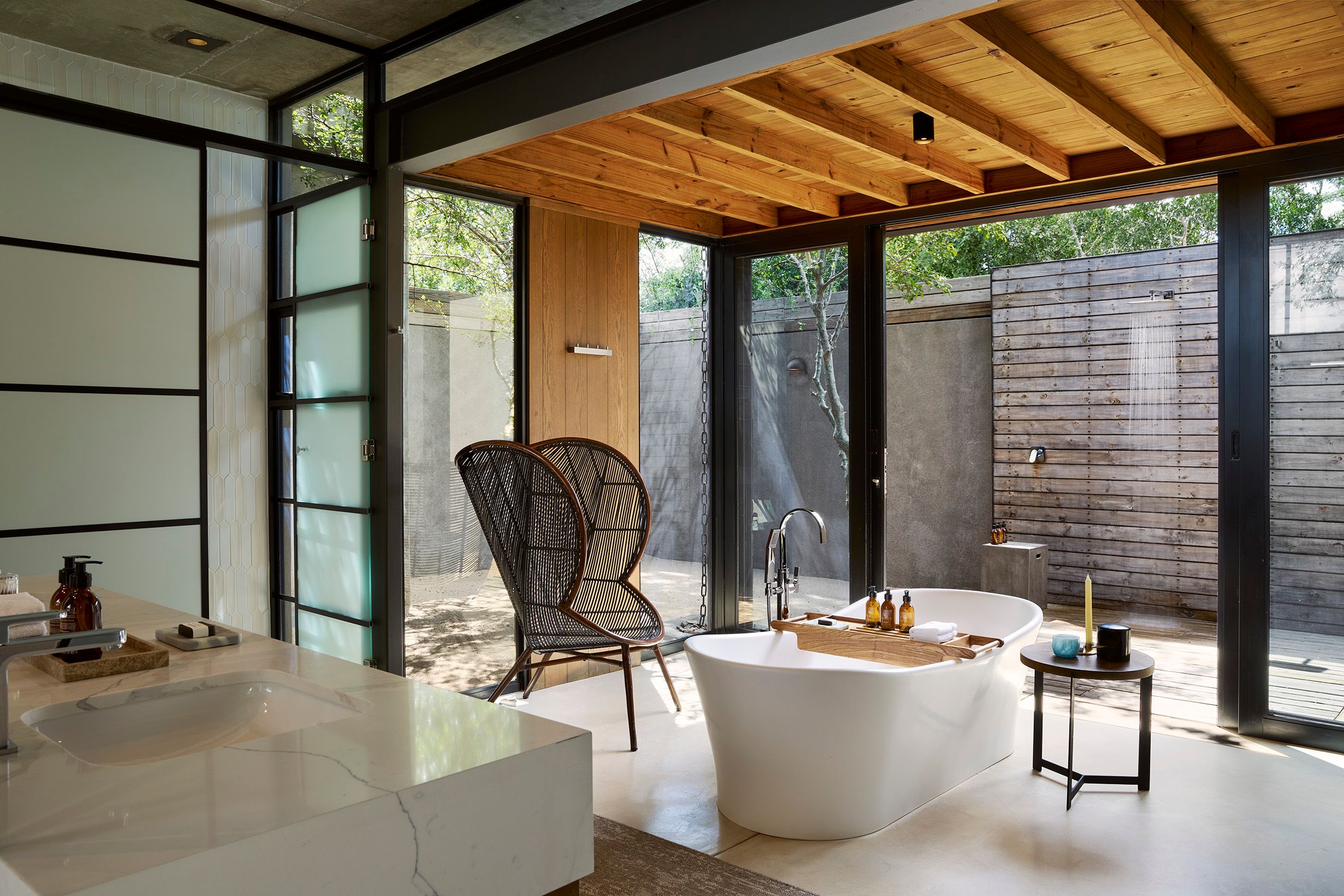 Lion Sands Fish Eagle Residence_Suite Two_Bathroom_01