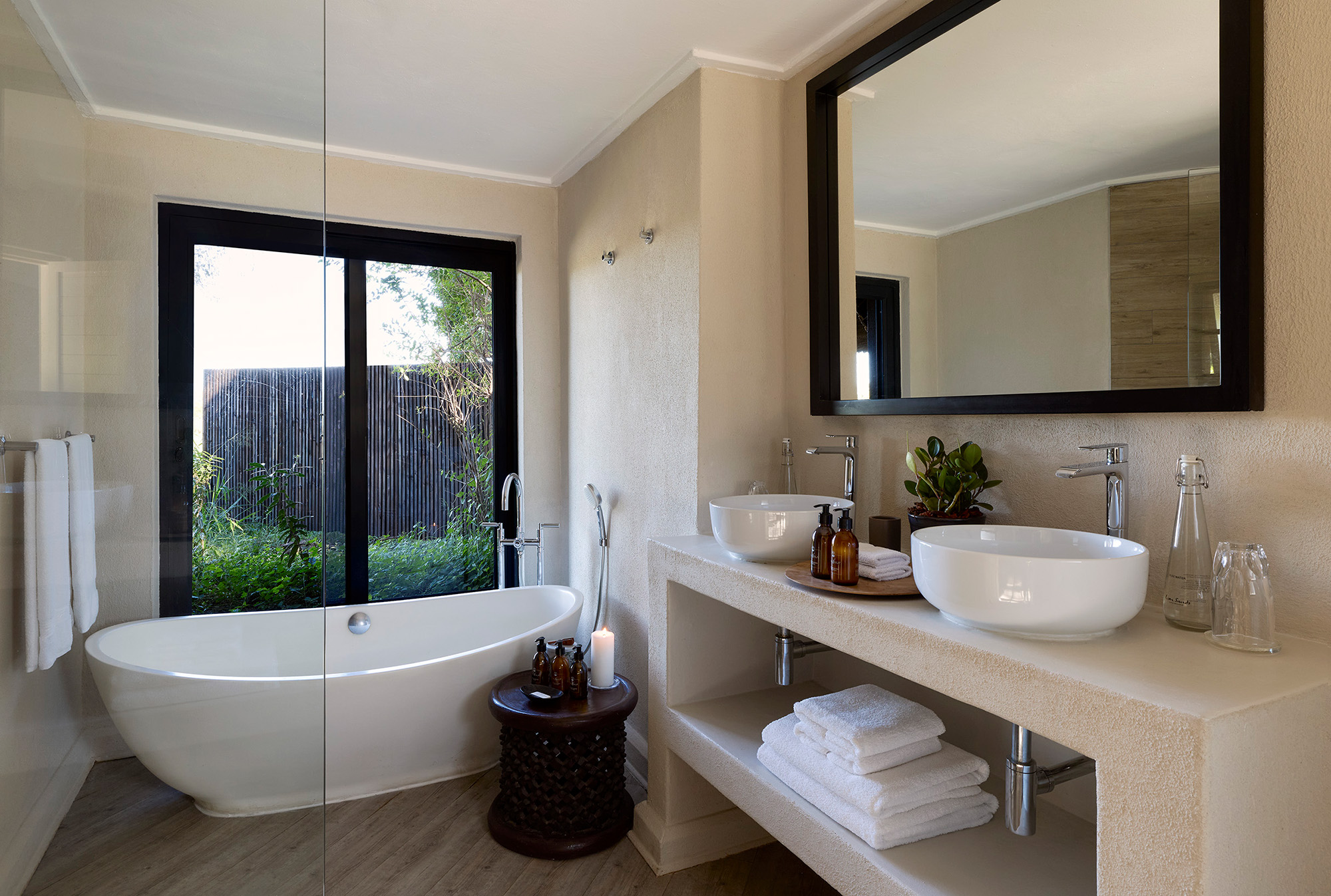 Lion Sands River Lodge_Luxury Room_Bathroom_01
