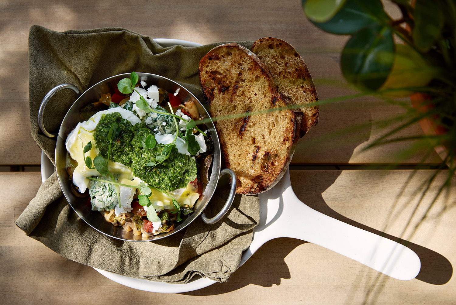 Lion Sands River Lodge_Food_Green shakshuka with poached eggs, hollandaise, goats cheese feta and sourdough_01