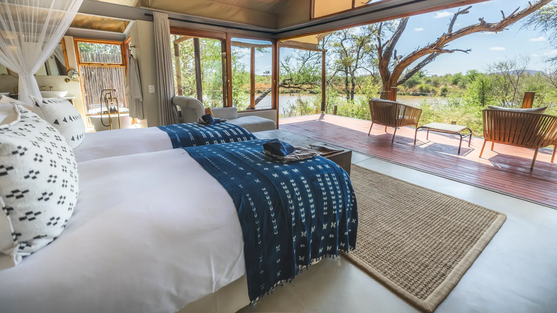 Marataba Residence – Kids room with deck views over the river.