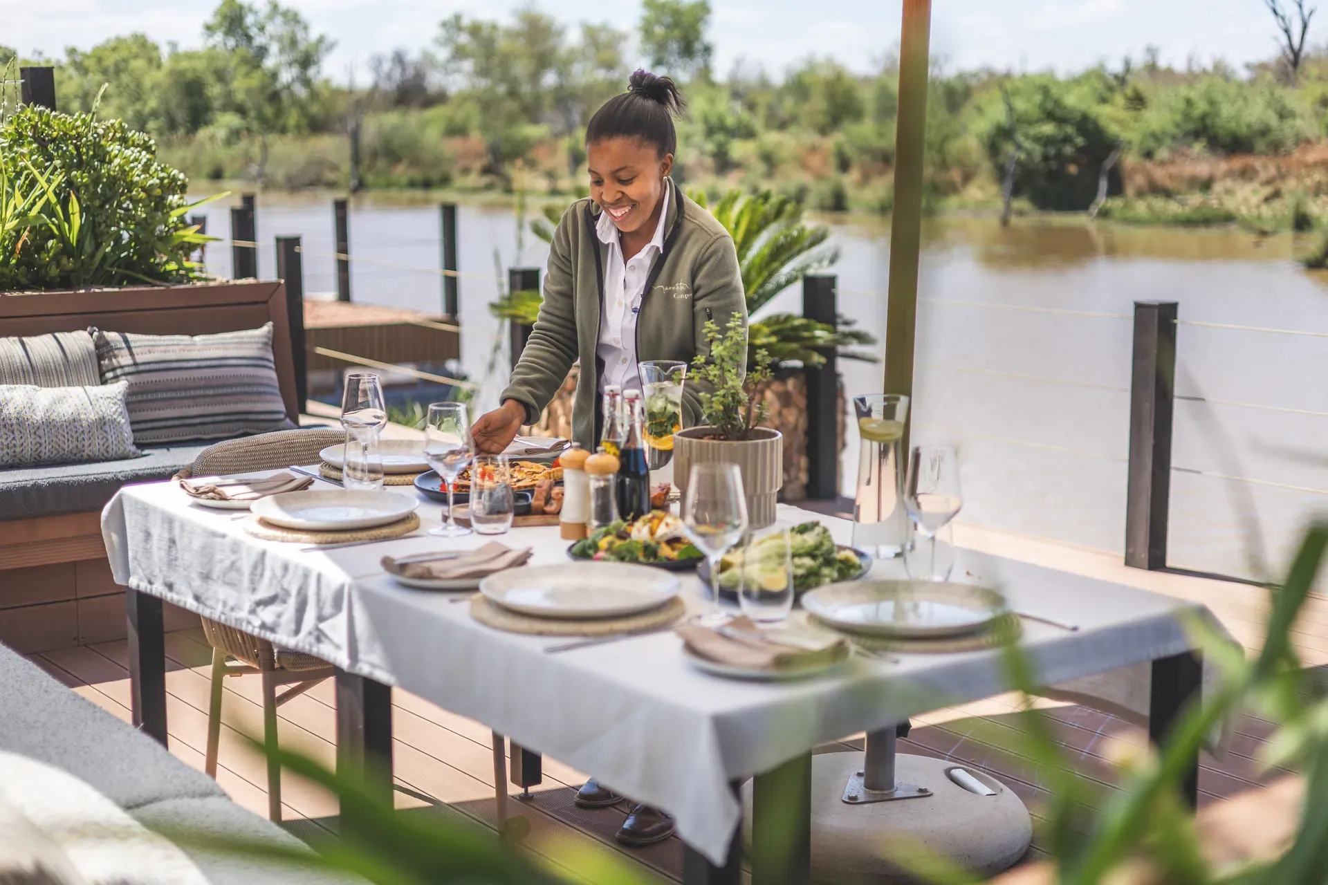 Marataba Residence – Lunch on the deck with set table.